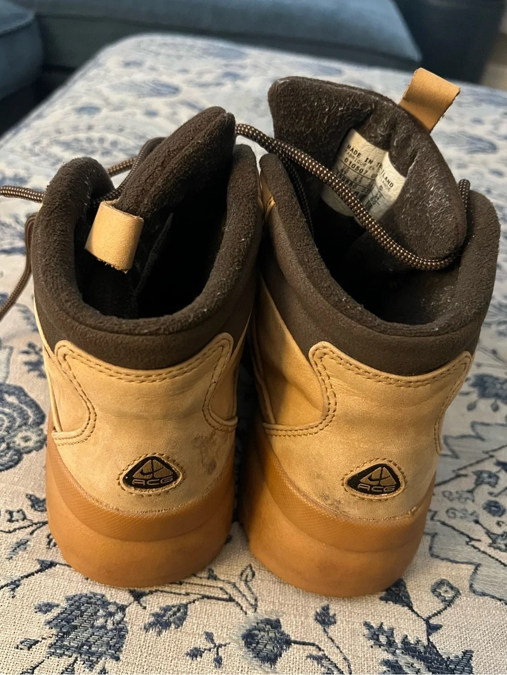Youth Nike ACG (All Conditions Gear) hiking boots - size 6Y